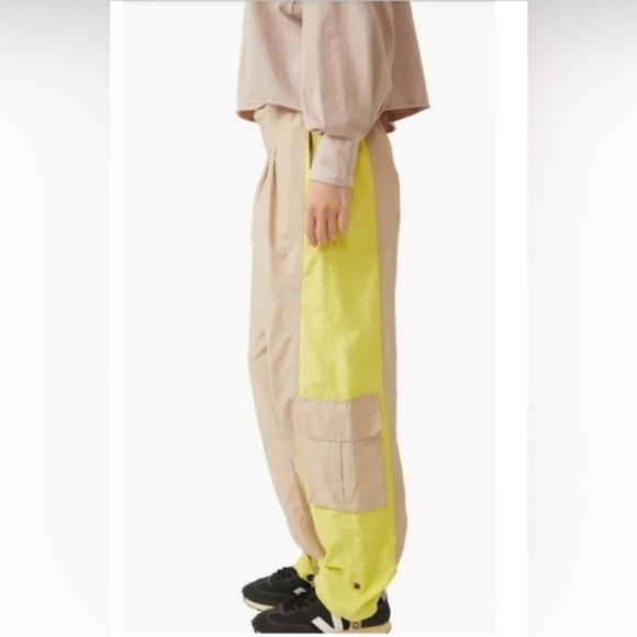 Free People fp movement Mesmerize Me tan & yellow Cargo Pants size small new - Picture 5 of 7